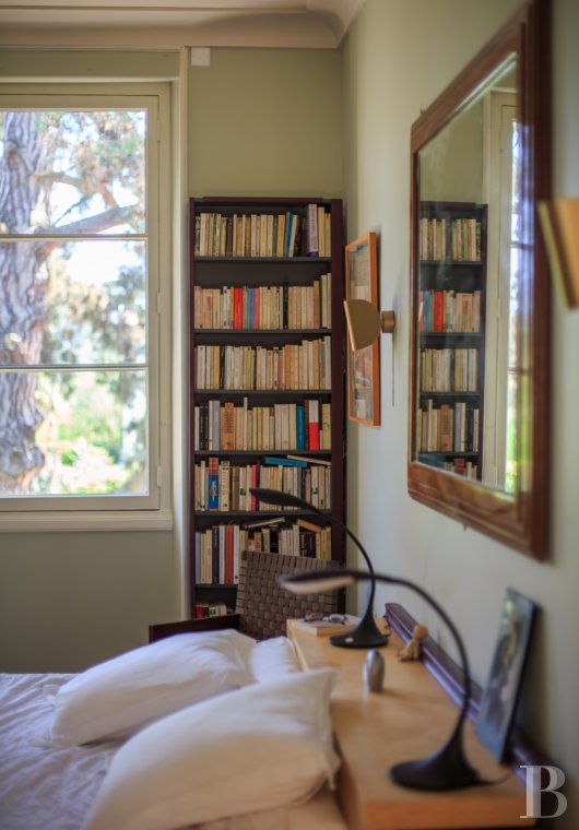 En Saône-et-Loire, à Mâcon, une villa et son jardin entièrement de style Art déco - photo  n°41